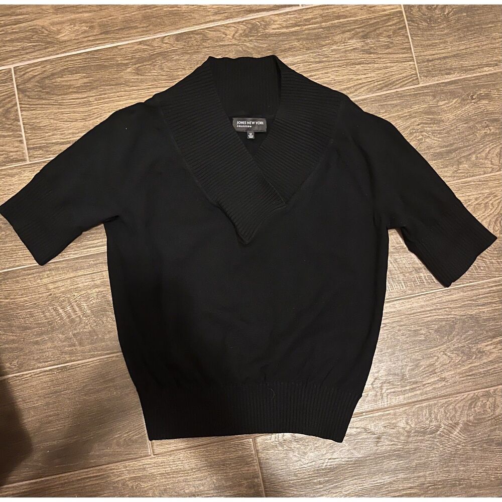 Jones New York Short Sleeve Black V Neck Top